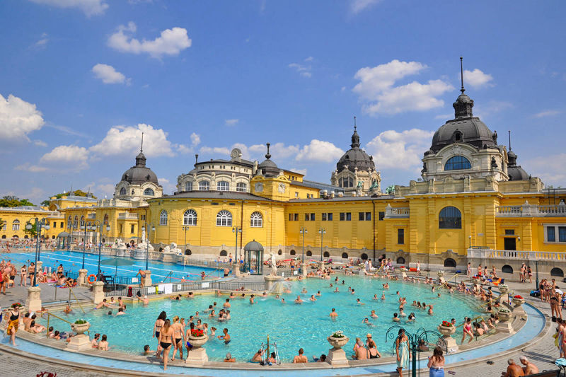 Les  Thermes Széchenyi à Budapest - Danube - Michel Drachoussoff