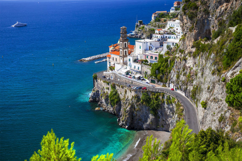 Falaises d'Atrani, Côte Amalfitaine - Photo © Mario Introia