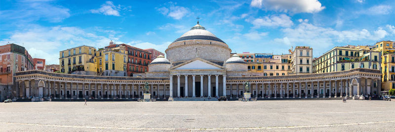 La Place du Plébiscite, Naples, Campanie - Photo © Mario Introia